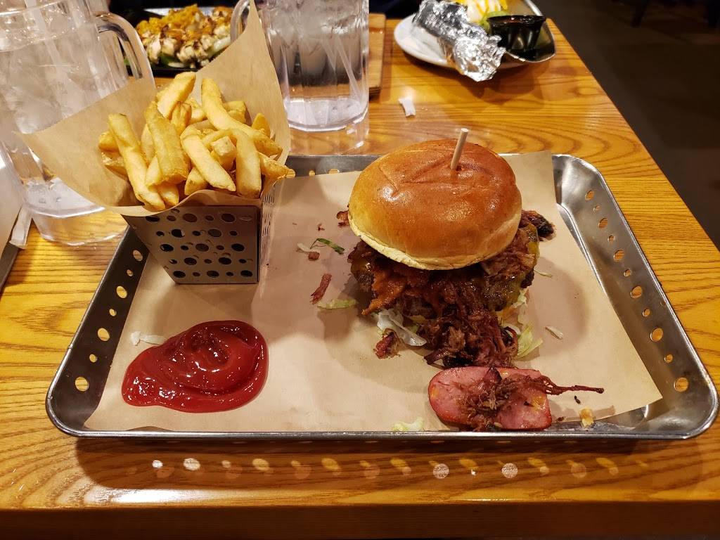 Chilis Grill & Bar | restaurant | 15305 W 67th St, Shawnee, KS 66217, USA | 9136310862 OR +1 913-631-0862