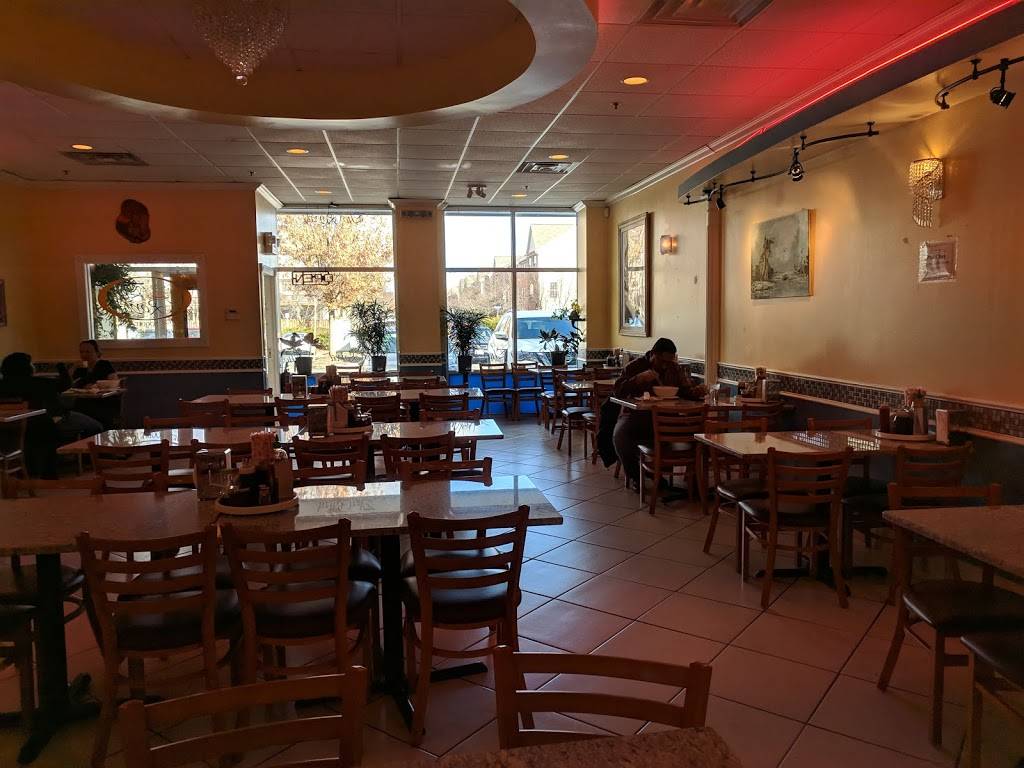 Pho Royal | restaurant | 46839 Maple Leaf Pl #145, Sterling, VA 20164, USA | 7034444778 OR +1 703-444-4778