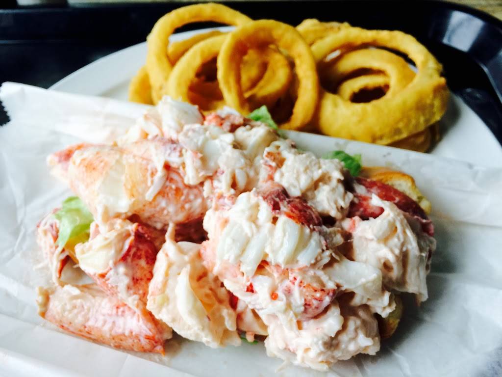 Belle Isle Seafood | restaurant | 1 Main St, Winthrop, MA 02152, USA | 6175671619 OR +1 617-567-1619