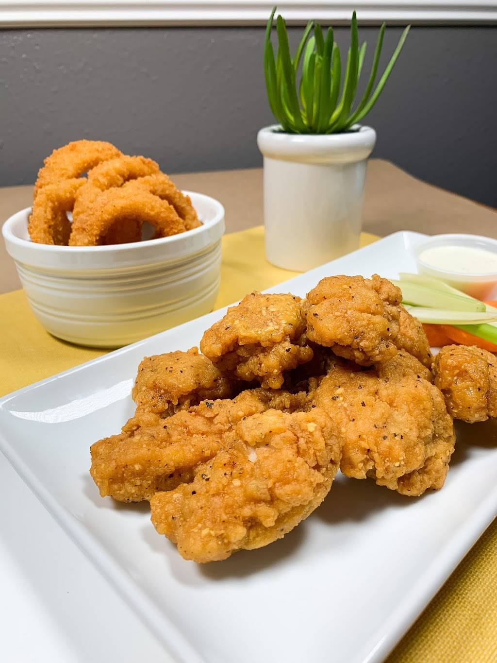 Bos Burgers, Wings and Things | restaurant | 216 S Santa Fe Ave, Edmond, OK 73003, USA | 4058447667 OR +1 405-844-7667