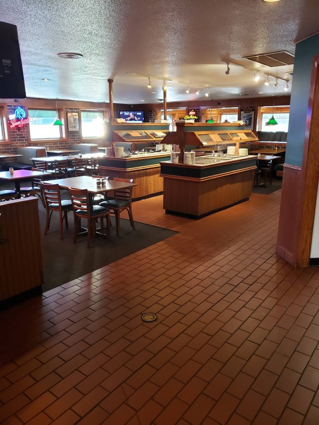 Pizza Hut | meal takeaway | 1242 W Clairemont Ave, Eau Claire, WI 54701, USA | 7158341004 OR +1 715-834-1004