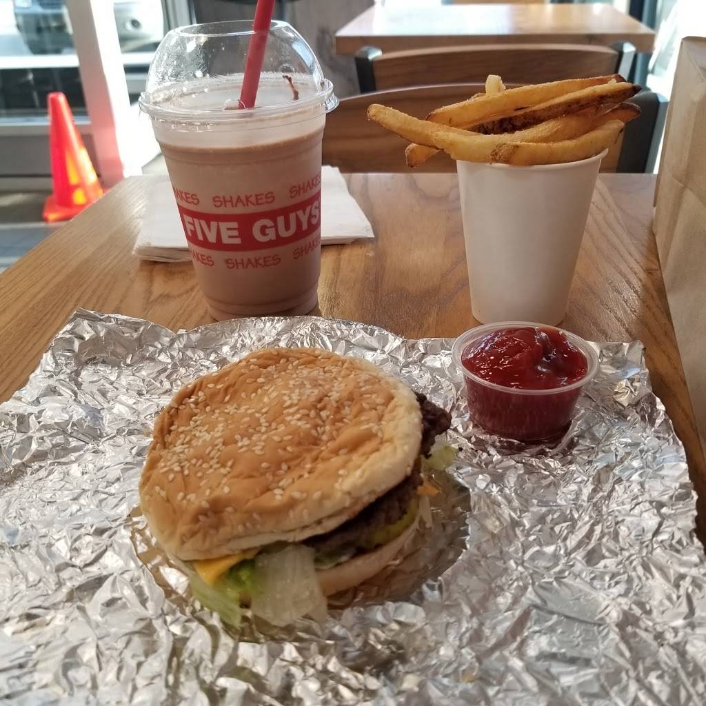 Five Guys | meal takeaway | 1384 W Main St, Gaylord, MI 49735, USA | 9894482585 OR +1 989-448-2585