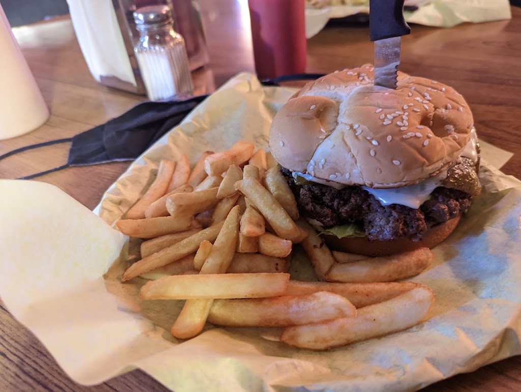 Country Club | restaurant | 156 Klamath Blvd, Klamath, CA 95548, USA | 7074823275 OR +1 707-482-3275