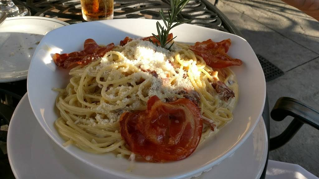 Rossinis | restaurant | 634 Grand Ave E, Chatham, ON N7L 1X6, Canada | 5193522920 OR +1 519-352-2920