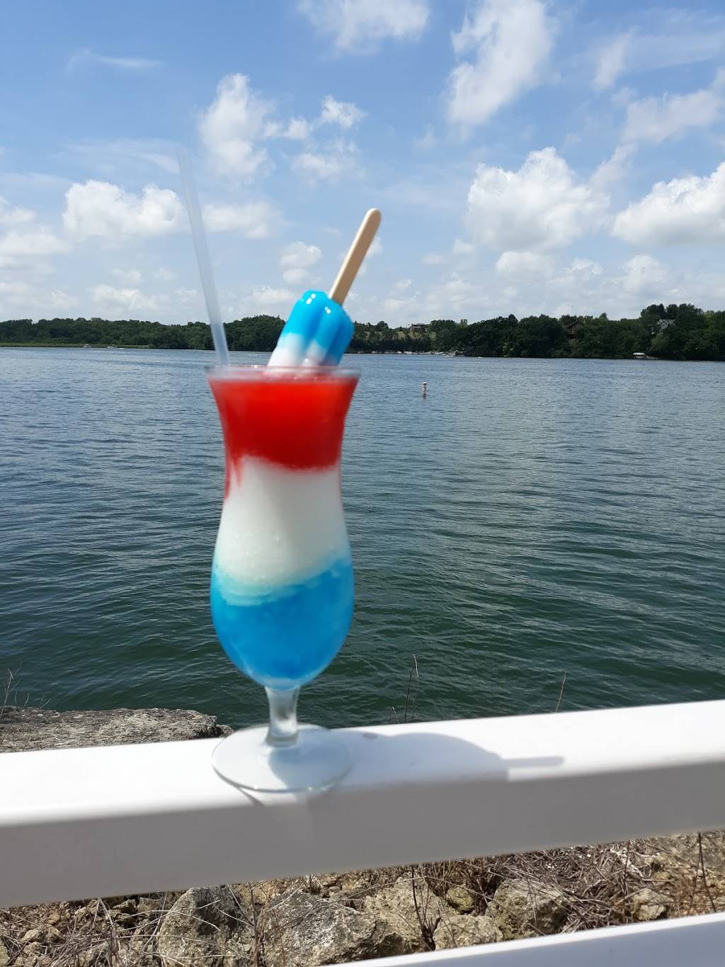 The Cove | restaurant | 14A158, Canyon Club Dr, Apple River, IL 61001, USA | 8154920277 OR +1 815-492-0277