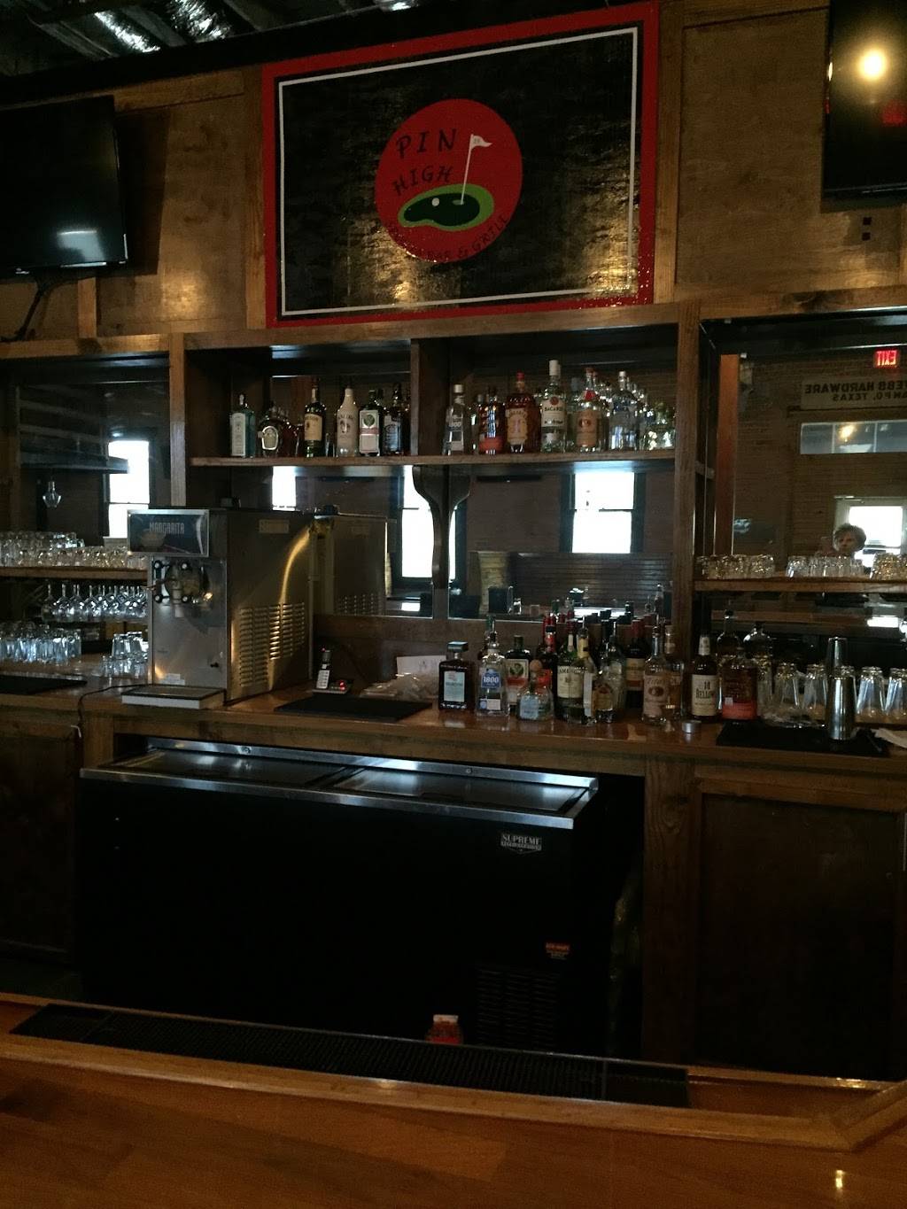 Pin High Sports Bar and Grill | restaurant | 104 E 1st St, El Campo, TX 77437, USA | 9794758100 OR +1 979-475-8100