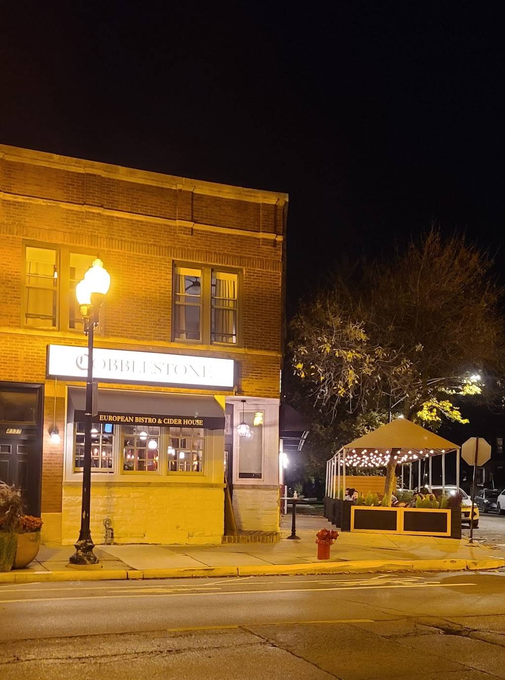 Cobblestone Chicago | restaurant | 4337 N Lincoln Ave, Chicago, IL 60618, USA | 7739352255 OR +1 773-935-2255