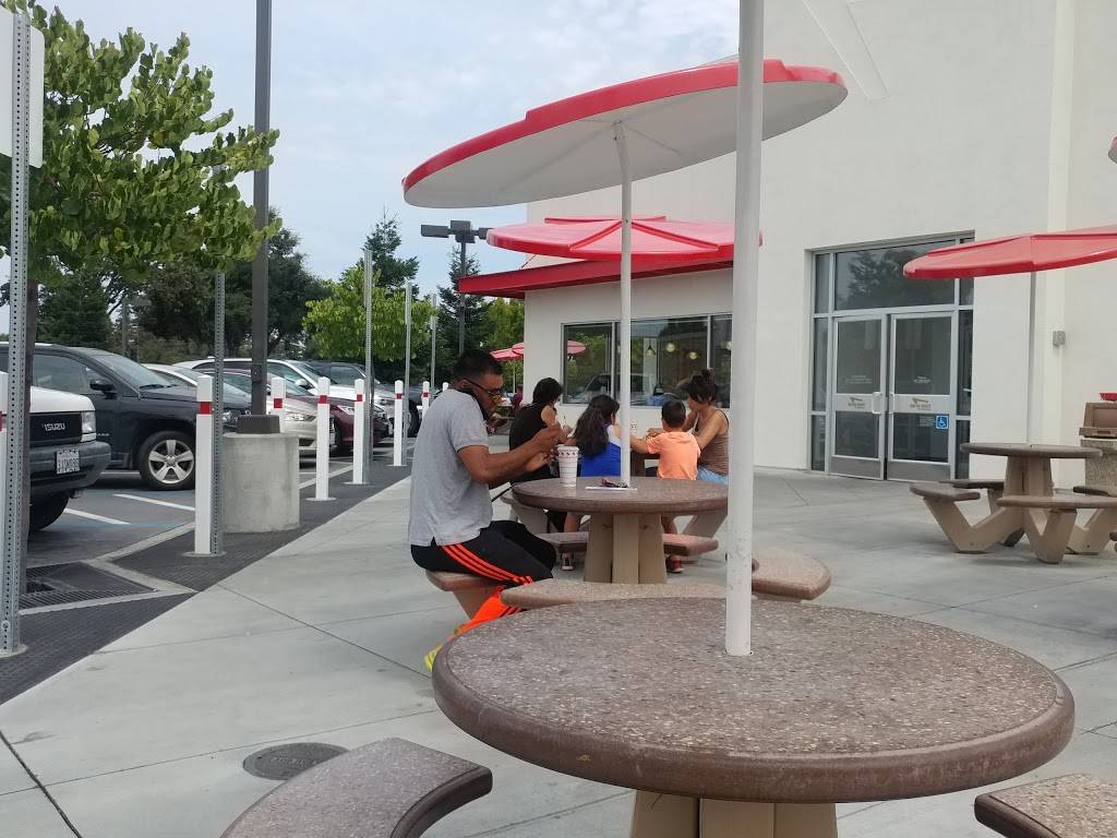 In-N-Out Burger | restaurant | 2131 County Center Dr, Santa Rosa, CA 95403, USA | 8007861000 OR +1 800-786-1000