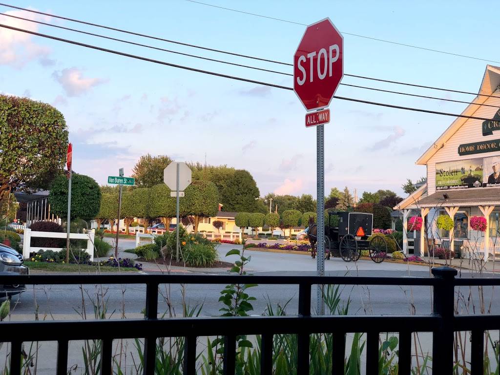 Subway | restaurant | 120 N Van Buren St, Shipshewana, IN 46565, USA | 2607684313 OR +1 260-768-4313