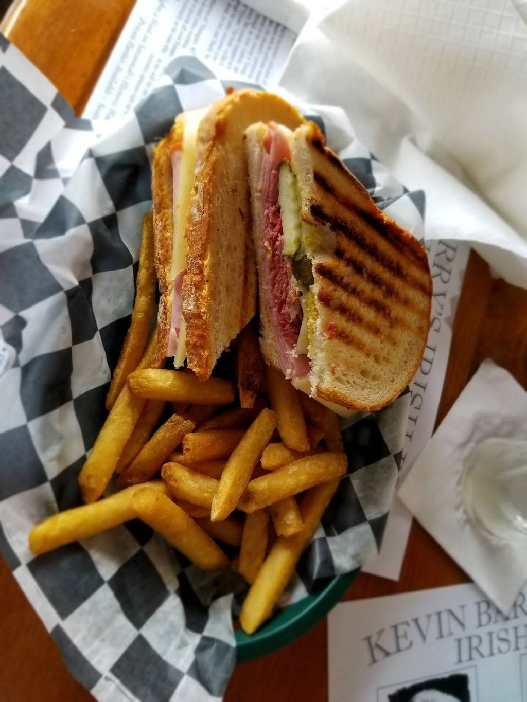 Kevin Barrys Irish Pub | restaurant | 117 W River St, Savannah, GA 31401, USA | 9122339626 OR +1 912-233-9626