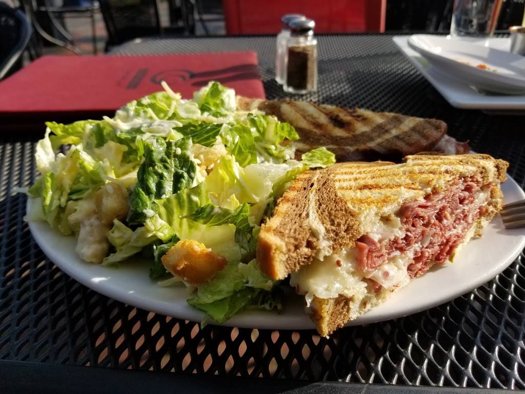 Common Ground Bar & Grill | restaurant | 319 Broadway, Arlington, MA 02474, USA | 7817280060 OR +1 781-728-0060