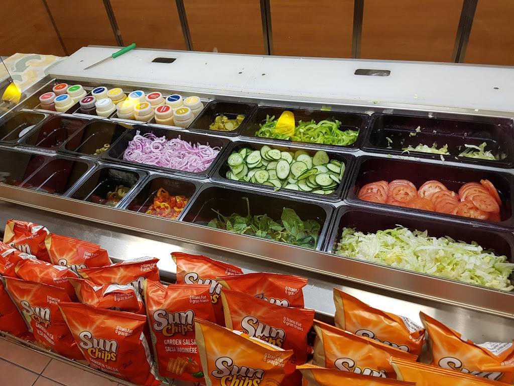 Subway | restaurant | 697 Queenston Rd, Hamilton, ON L8G 1A1, Canada | 9055603300 OR +1 905-560-3300