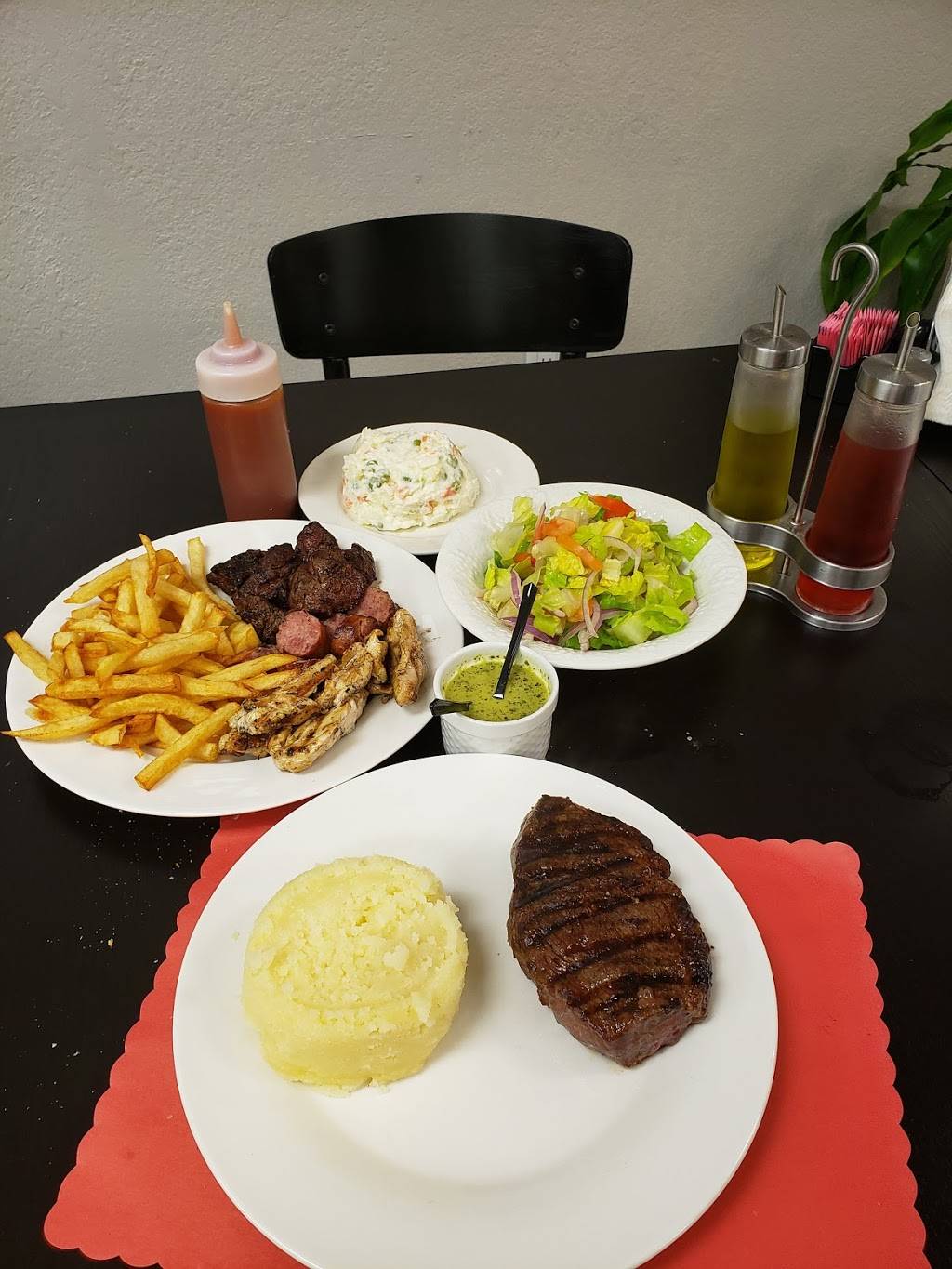 Sabores Argentinos | restaurant | 9648 SW 24th St, Miami, FL 33165, USA | 7863602110 OR +1 786-360-2110