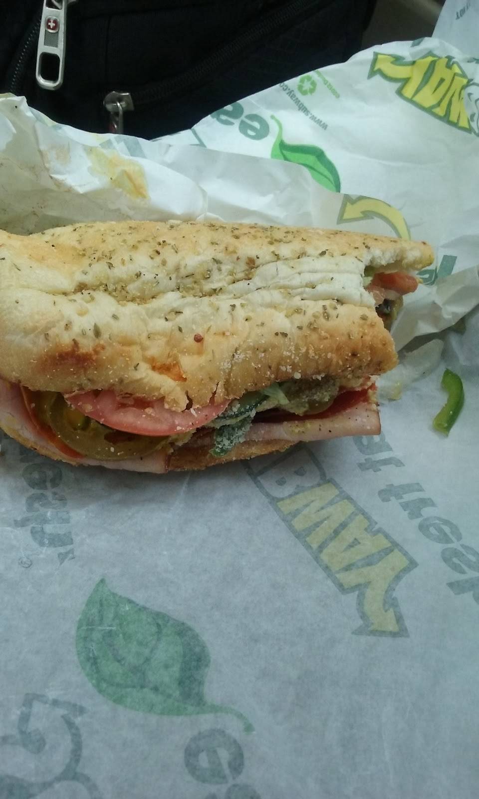 Subway Restaurants | restaurant | 5644 FM 1960 West, Suite B, Champion Forest Center, Houston, TX 77069, USA | 2815801101 OR +1 281-580-1101