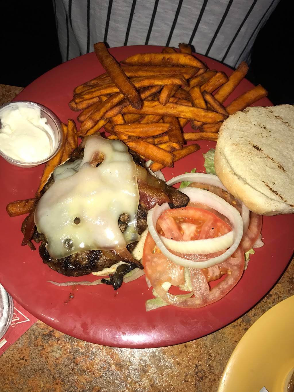 Wipeouts Grill | restaurant | 1585 Atlantic Blvd, Neptune Beach, FL 32266, USA | 9042474508 OR +1 904-247-4508