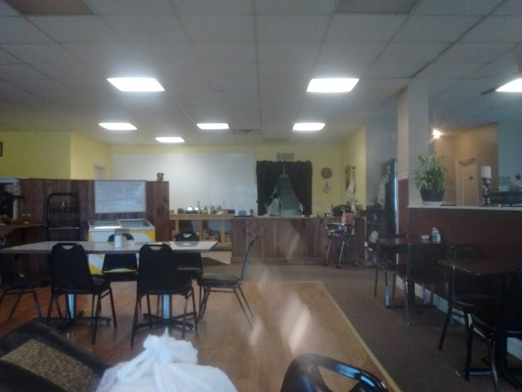 Connies Country Kitchen | restaurant | 300 E Main St, Paoli, IN 47454, USA | 8127231122 OR +1 812-723-1122