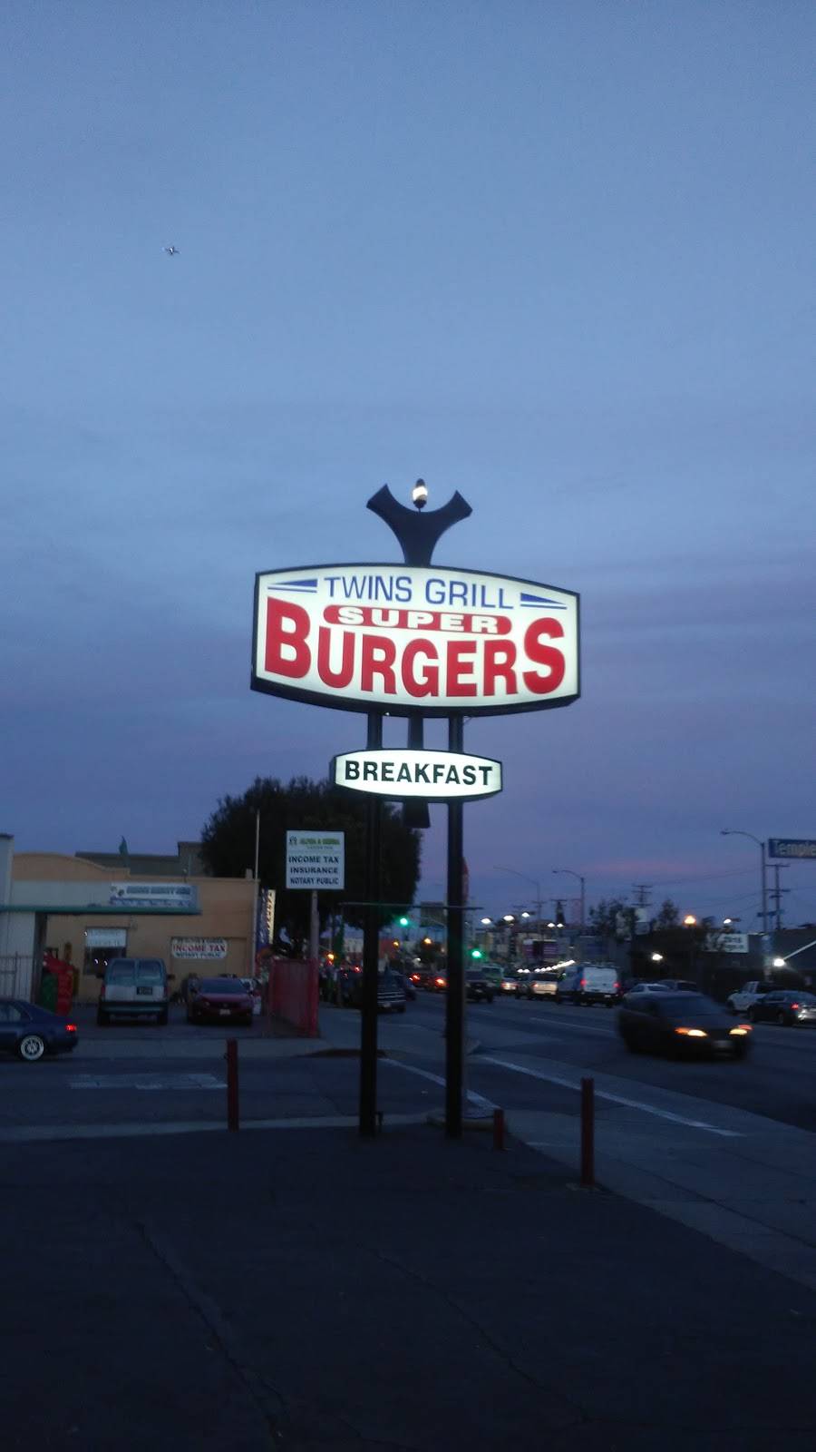 Twins Grill Super Burgers | restaurant | 2781 E Florence Ave, Huntington Park, CA 90255, USA | 3235835301 OR +1 323-583-5301