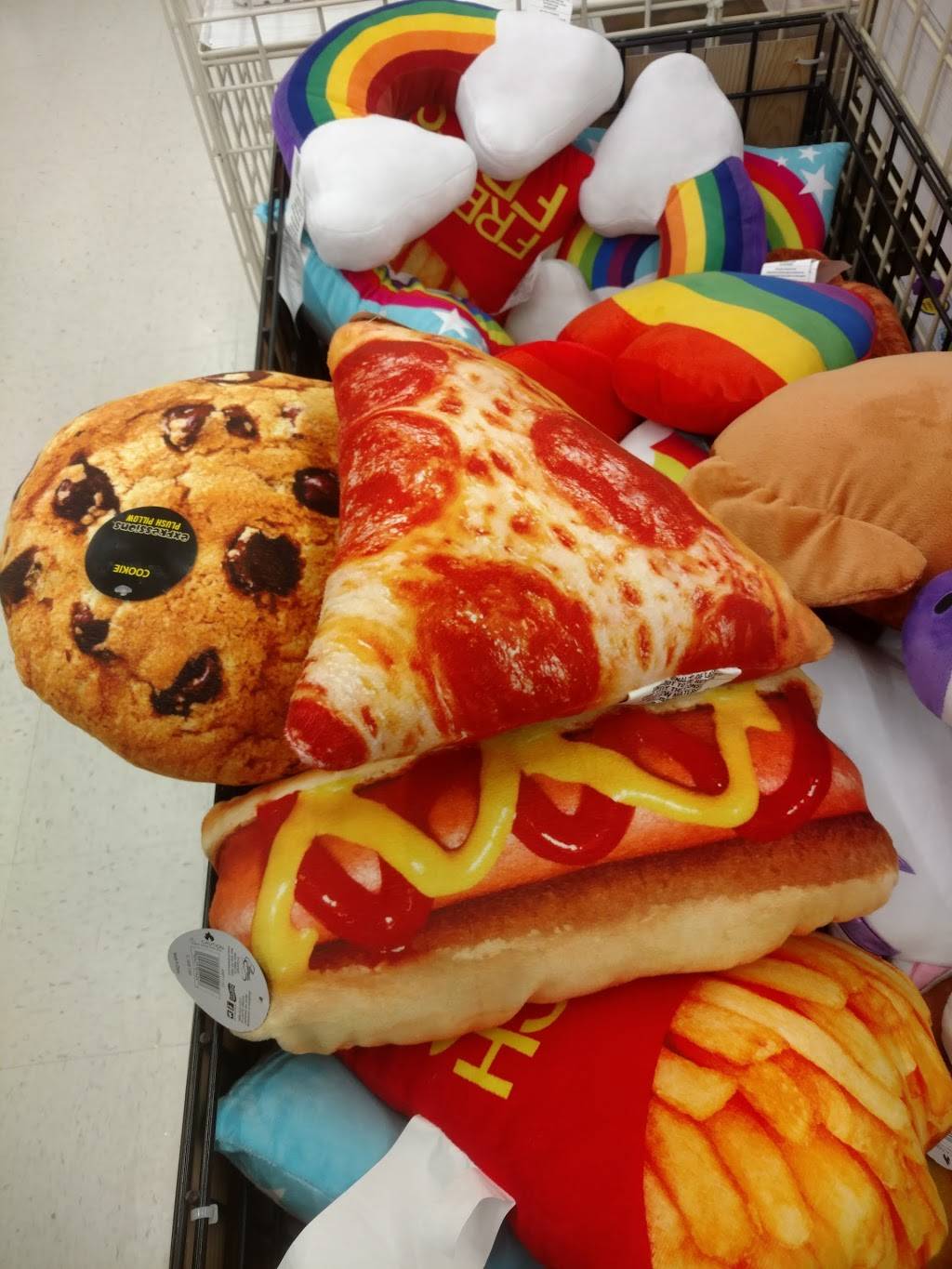 Fenton Village Marketplace | shopping mall | 15010-15110 Silver Pkwy, Fenton, MI 48430, USA | 5136861600 OR +1 513-686-1600