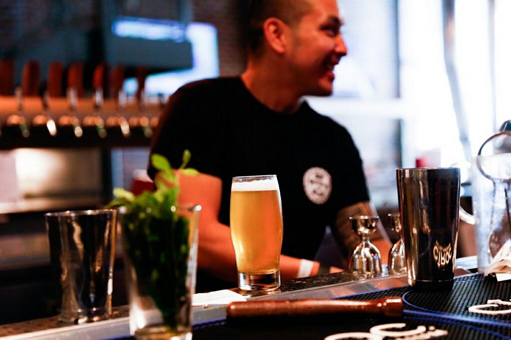 Burgers and Brew | restaurant | 1616 J St, Sacramento, CA 95814, USA | 9164922850 OR +1 916-492-2850