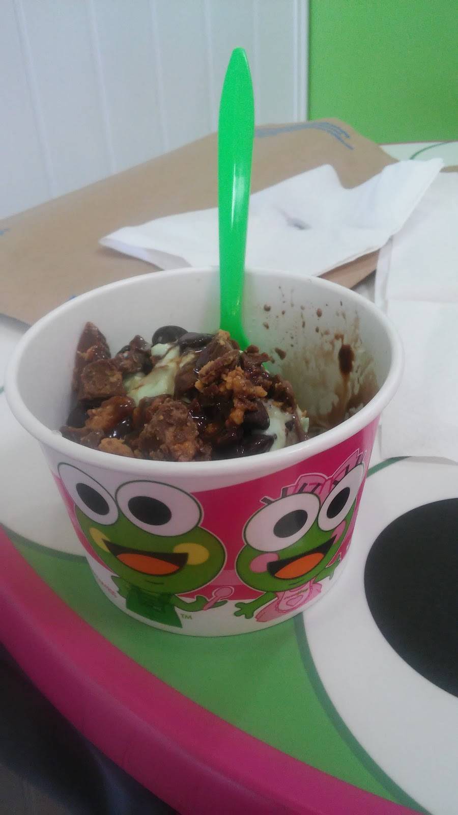 sweetFrog Premium Frozen Yogurt | bakery | 852 N Rolling Rd, Catonsville, MD 21228, USA | 4107447609 OR +1 410-744-7609