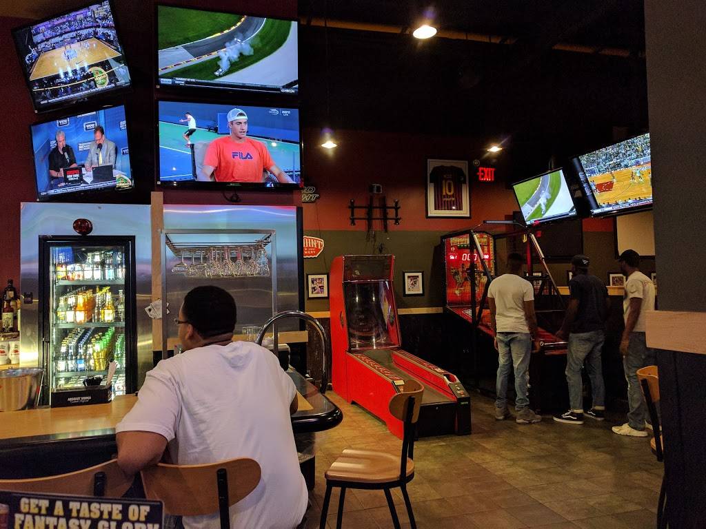 Buffalo Wild Wings | restaurant | 107-16 71st Ave, Forest Hills, NY 11375, USA | 7185449453 OR +1 718-544-9453