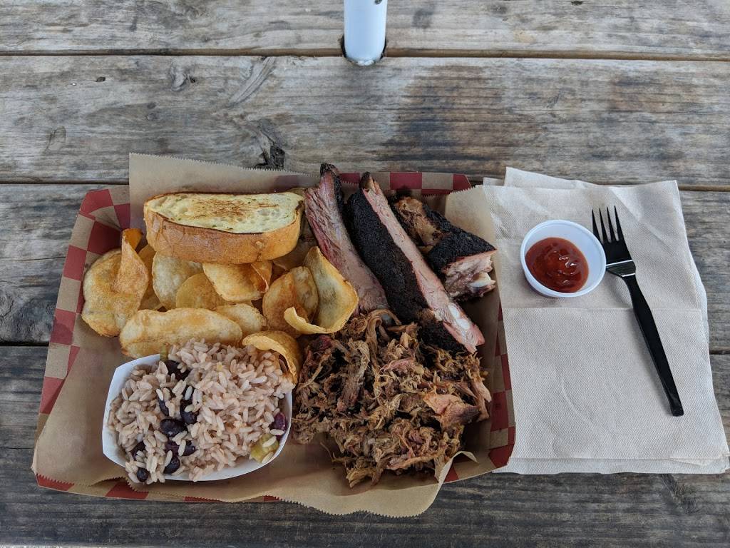 Snook Haven | restaurant | 5000 E Venice Ave, Venice, FL 34292, USA | 9414857221 OR +1 941-485-7221