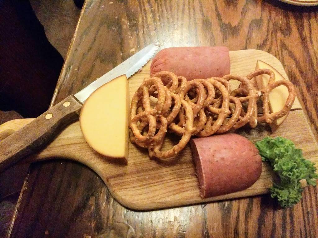 Dakota Inn | restaurant | 17324 John R St, Detroit, MI 48203, USA | 3138679722 OR +1 313-867-9722