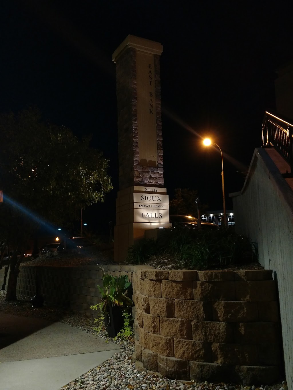 Falls Landing Restaurant | restaurant | 200 E 8th St, Sioux Falls, SD 57103, USA | 6053362290 OR +1 605-336-2290