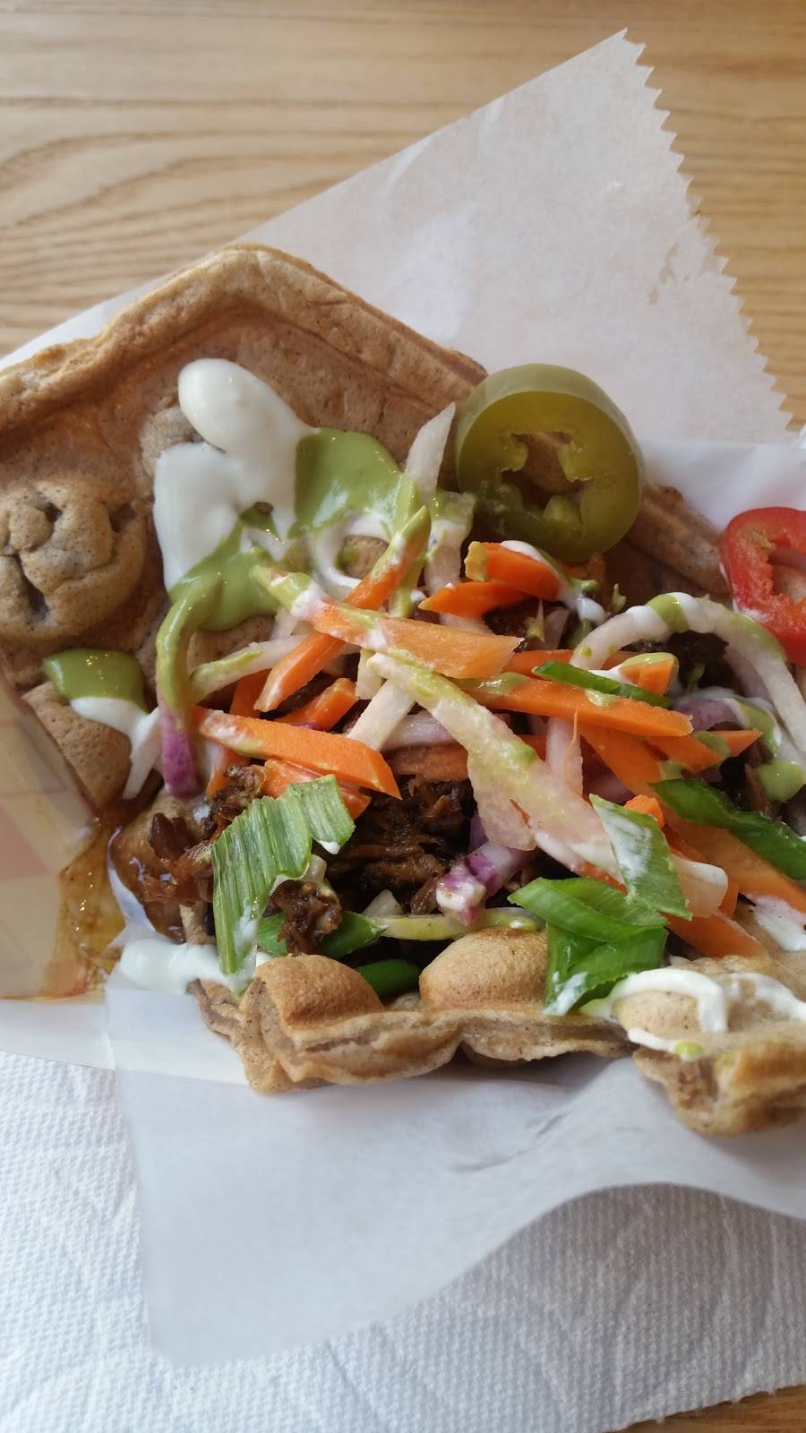 Spring Street Beer and Wine Garden | restaurant | 1920 Houston Ave, Houston, TX 77007, USA | 7134899340 OR +1 713-489-9340