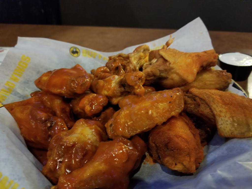 Buffalo Wild Wings | meal takeaway | 1700 Towne Center Ln, Albuquerque, NM 87106, USA | 5052479464 OR +1 505-247-9464