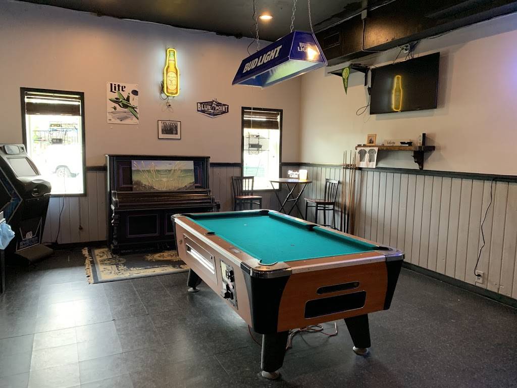 JW Dowds Pub | restaurant | 4 W Village Green, Hicksville, NY 11801, USA | 5166445545 OR +1 516-644-5545