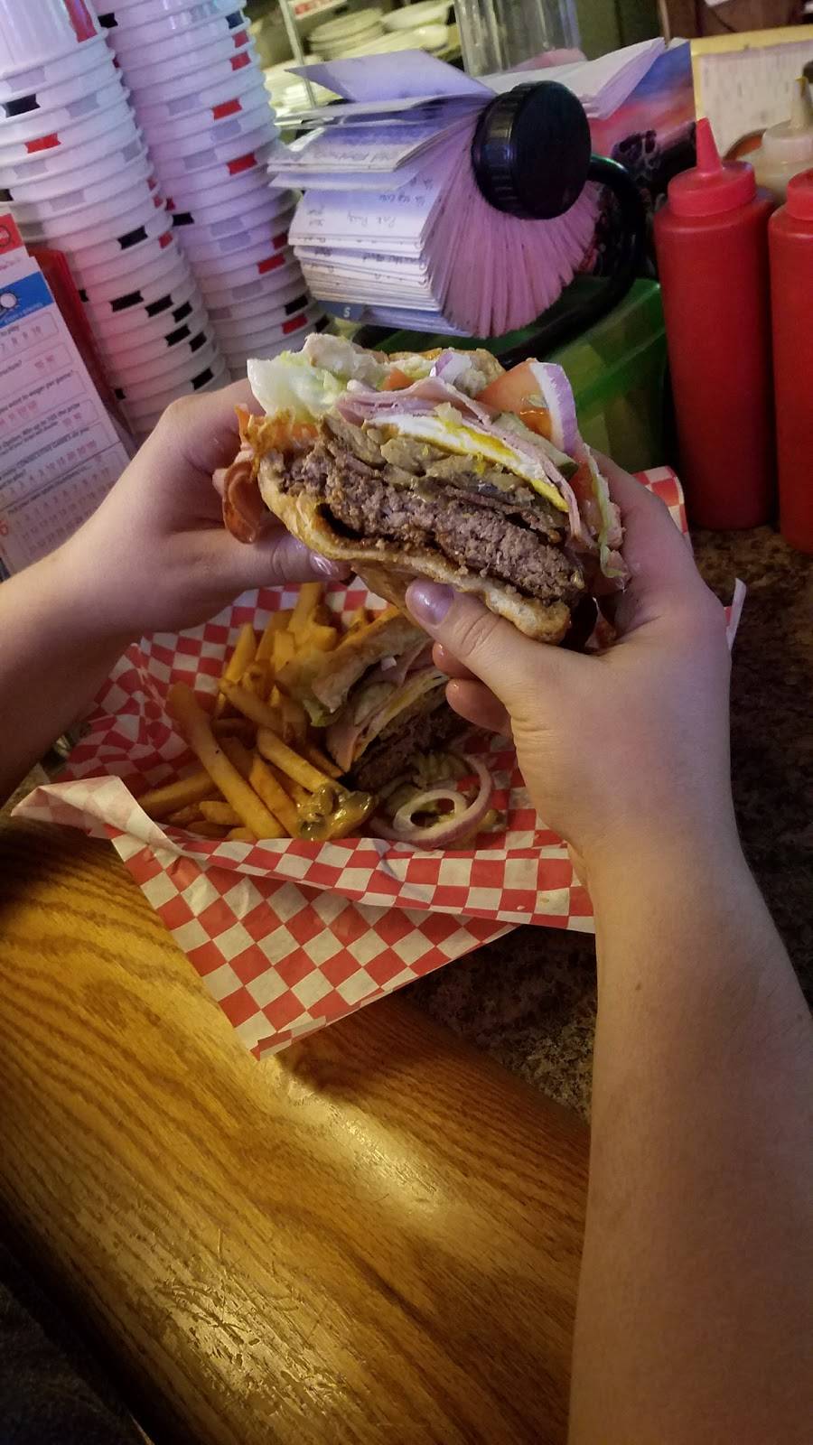 Lumpys Tavern | restaurant | 975 OR-99W, Dundee, OR 97115, USA | 5035389719 OR +1 503-538-9719