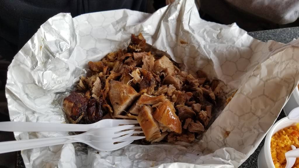 Carnitas y Mariscos Las Morelianas | restaurant | 2822 Imperial Ave, San Diego, CA 92102, USA | 6192396284 OR +1 619-239-6284