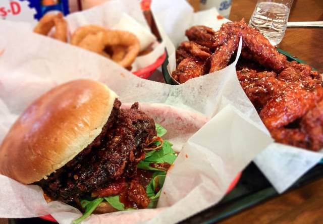 Crisp | restaurant | 2940 N Broadway, Chicago, IL 60657, USA | 7736977610 OR +1 773-697-7610