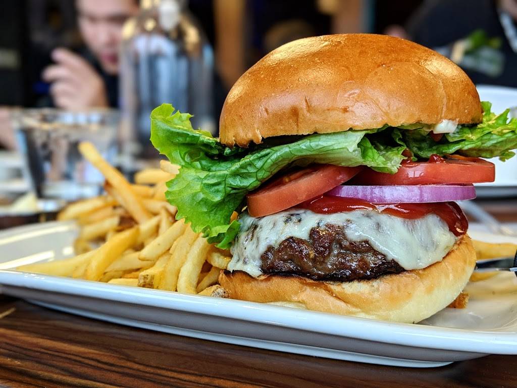 Madisons Restaurant & Bar | restaurant | 7977 Boulevard Décarie, Montréal, QC H4P 2H5, Canada | 5145433131 OR +1 514-543-3131