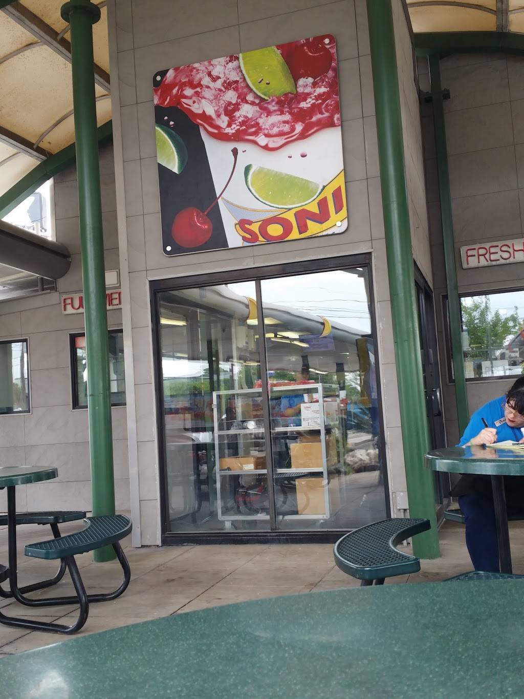 Sonic Drive-In | restaurant | 4678 Walzem Rd, San Antonio, TX 78218, USA | 2105994333 OR +1 210-599-4333
