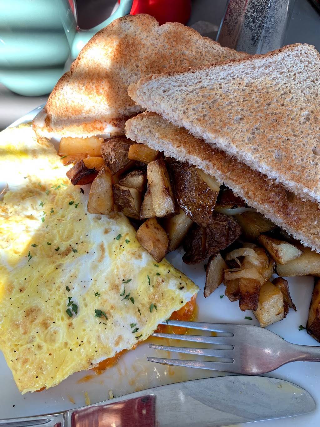 Muddy Waters Restaurant | restaurant | 6557 Road 38, Verona, ON K0H 2W0, Canada | 6133745444 OR +1 613-374-5444