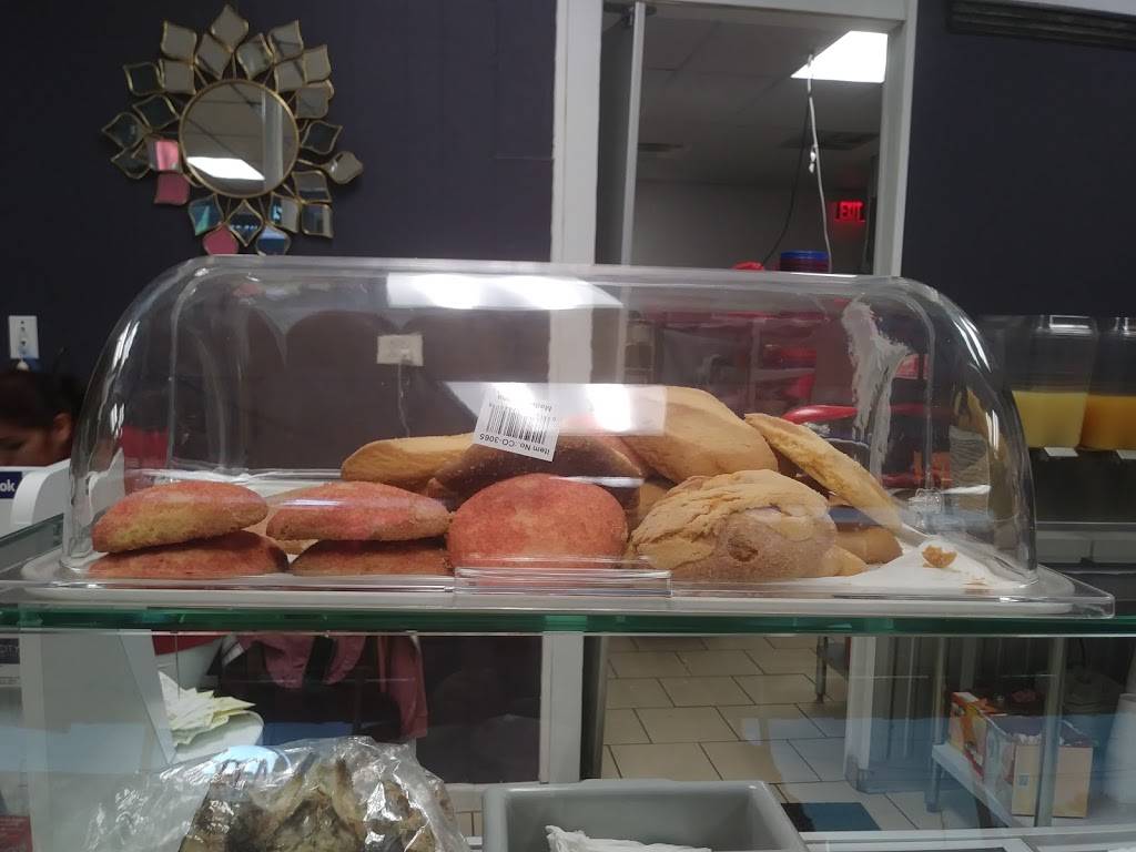 Pupuseria Y Antojitos | restaurant | 140 Fox Ave, Lewisville, TX 75067, USA | 2142224040 OR +1 214-222-4040