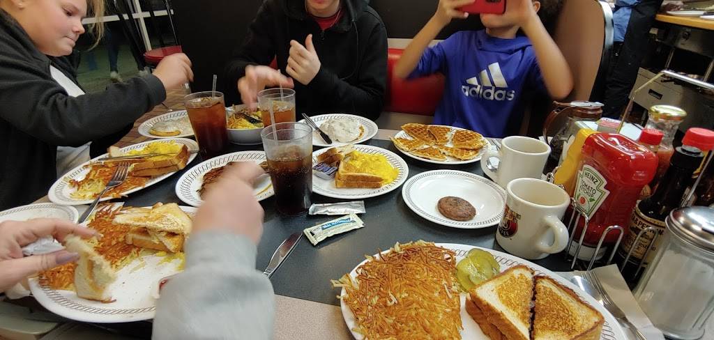 Waffle House | meal takeaway | 2805 Fern Valley Rd, Louisville, KY 40213, USA | 5029688090 OR +1 502-968-8090
