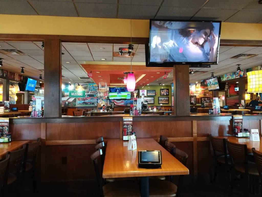 Applebees Grill + Bar | restaurant | 1020 E, E State Hwy 152, Mustang, OK 73064, USA | 4053765800 OR +1 405-376-5800