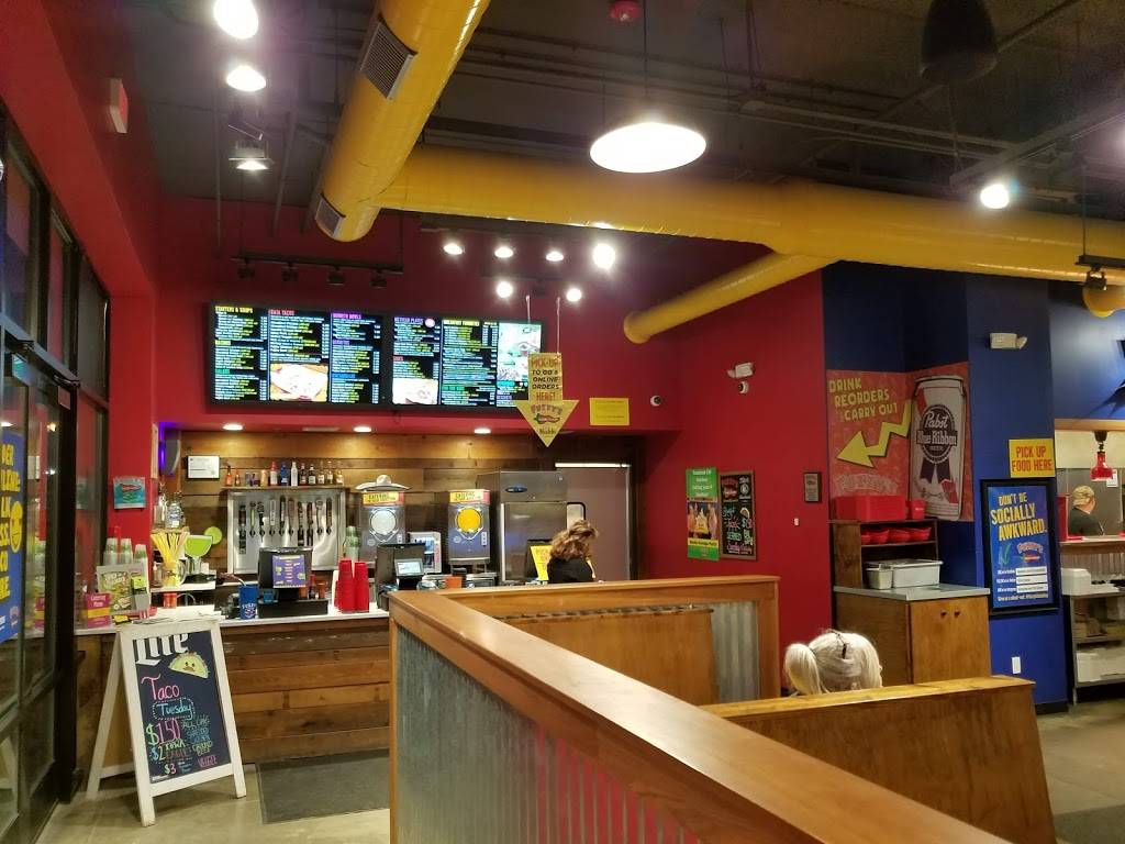 Fuzzys Taco Shop | restaurant | 201 E 9th St #100, Coralville, IA 52241, USA | 3193591644 OR +1 319-359-1644