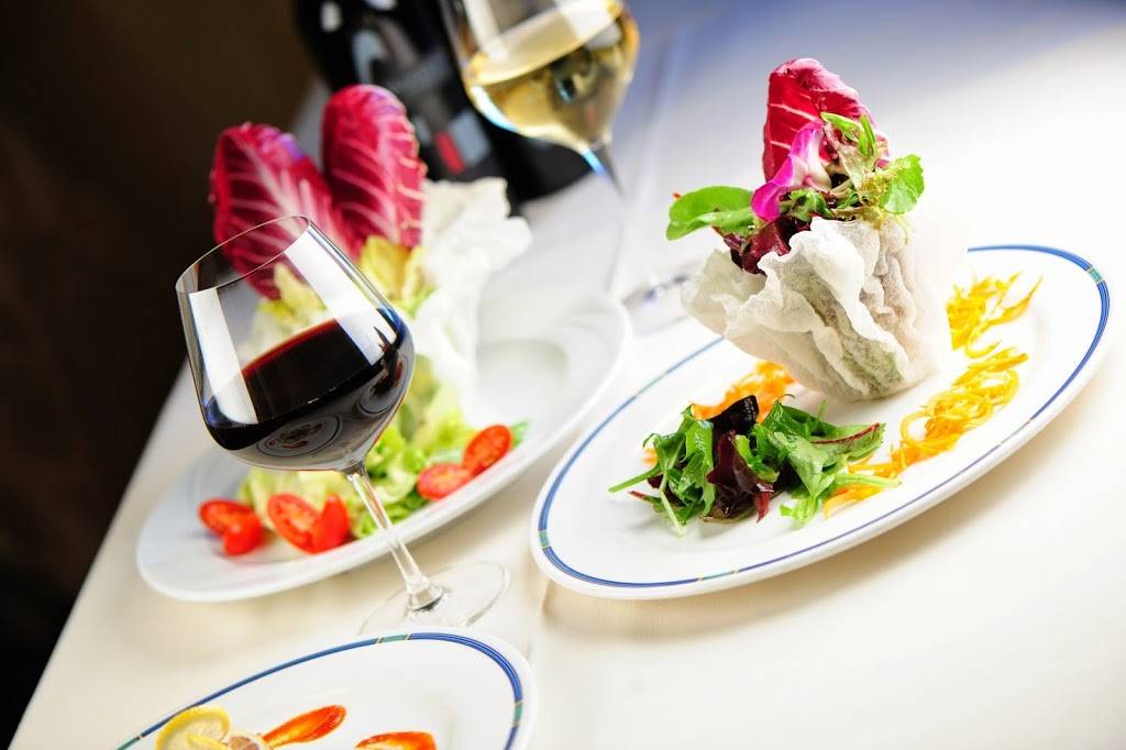 Anaheim White House | restaurant | 887 S Anaheim Blvd, Anaheim, CA 92805, USA | 7147721381 OR +1 714-772-1381