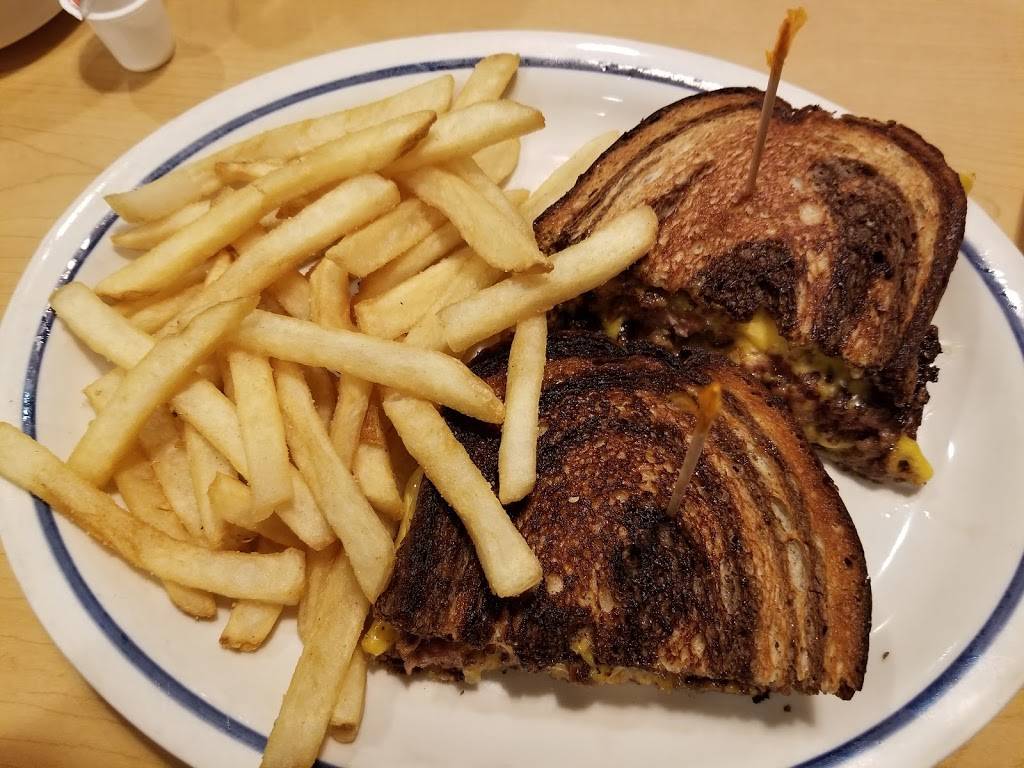 IHOP | bakery | 155 Dorset St, South Burlington, VT 05403, USA | 8026583303 OR +1 802-658-3303