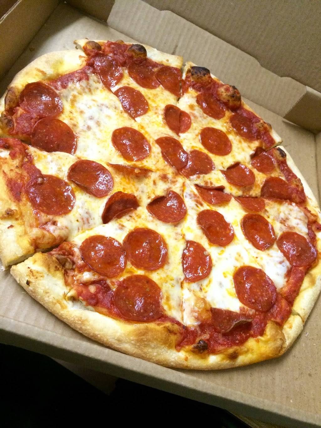 Ginos Pizza | restaurant | 2748, 1556 Wealthy St SE, Grand Rapids, MI 49506, USA | 6164586522 OR +1 616-458-6522