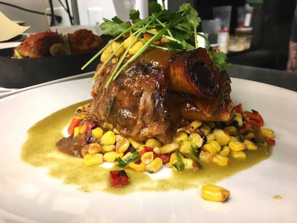 Henleys Village Tavern | restaurant | 184 Orinoco Dr, Brightwaters, NY 11718, USA | 6319680100 OR +1 631-968-0100