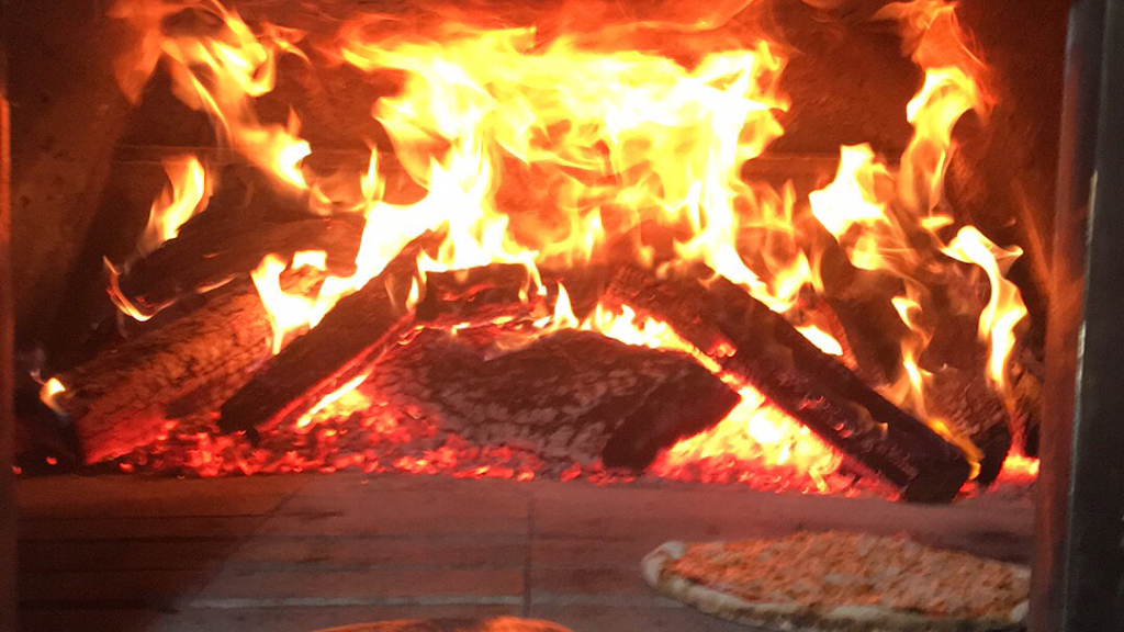 Russos Wood Fired Pizza | restaurant | 2526 Maple Ave, Zanesville, OH 43701, USA | 7404871021 OR +1 740-487-1021