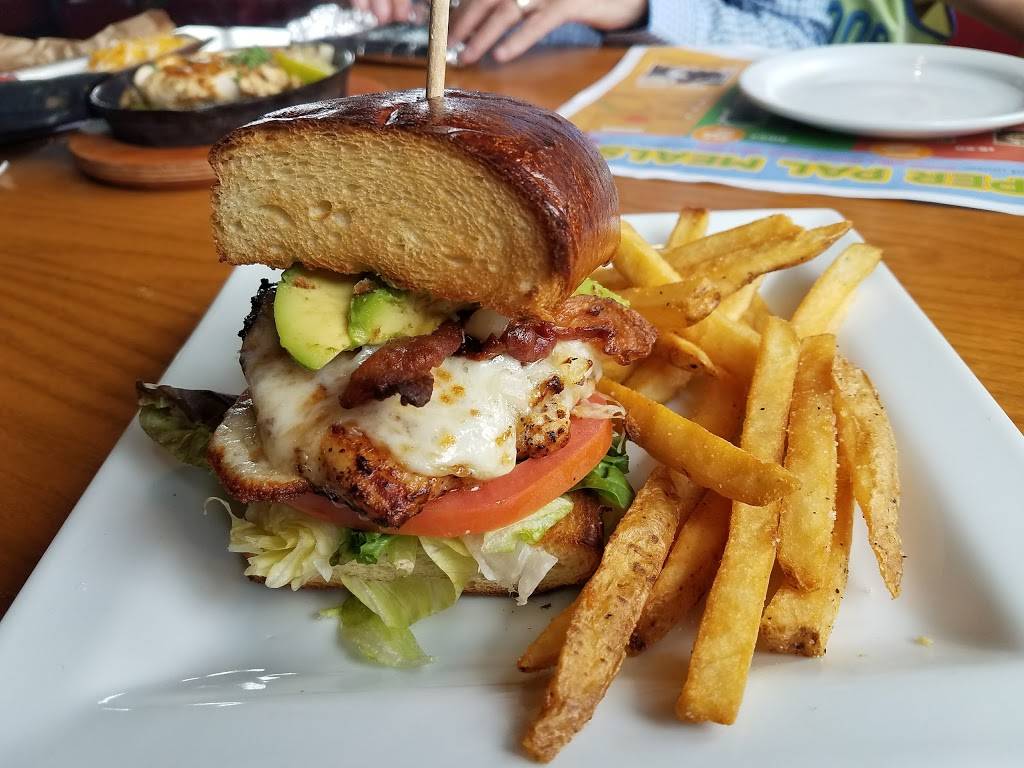 Chilis Grill & Bar | meal takeaway | 12131 Katy Fwy, Houston, TX 77079, USA | 2816797261 OR +1 281-679-7261