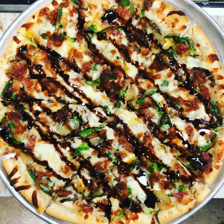 Old Shawnee Pizza | restaurant | 6000 Roger Rd, Shawnee, KS 66203, USA | 9136315716 OR +1 913-631-5716