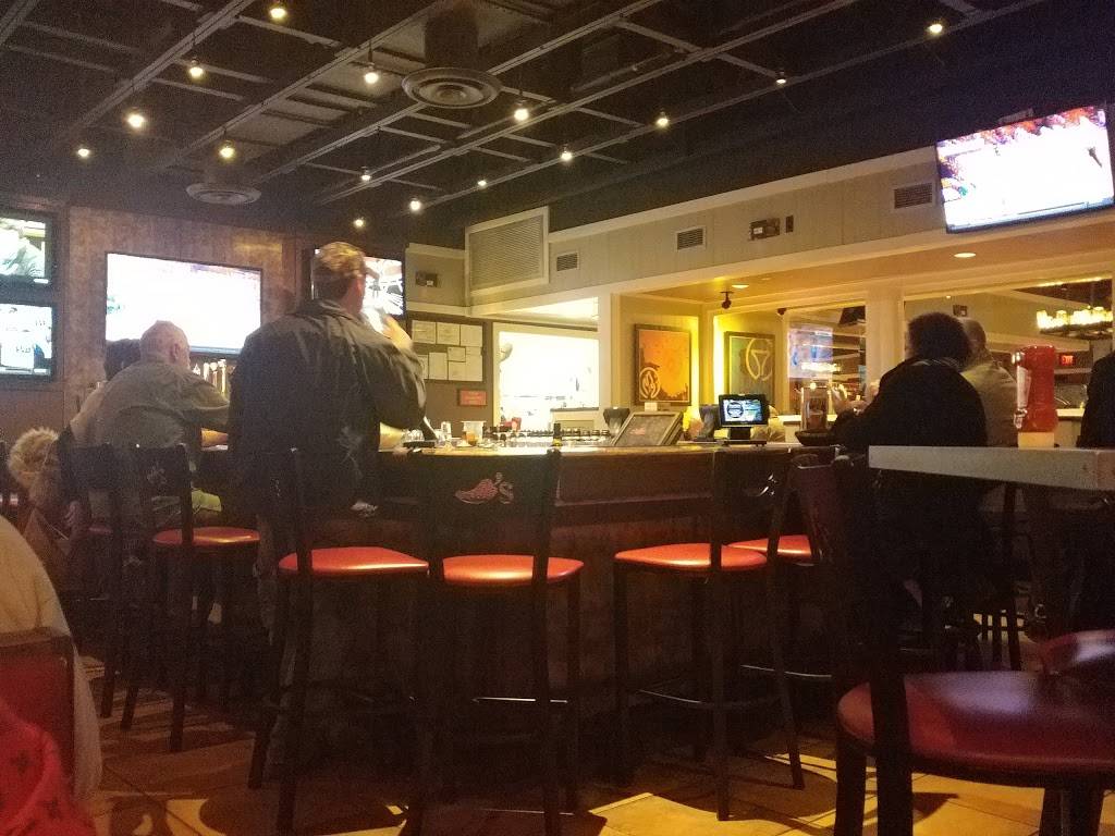 Chilis Grill & Bar | meal takeaway | 140 NJ-17, East Rutherford, NJ 07073, USA | 2014384150 OR +1 201-438-4150