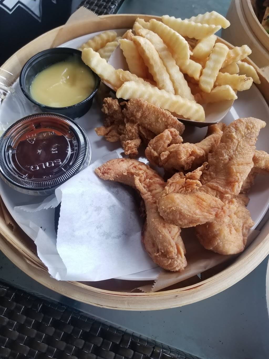 Falls Pool Bar & Grill | restaurant | 8701 World Center Dr, Orlando, FL 32821, USA | 4072394200 OR +1 407-239-4200